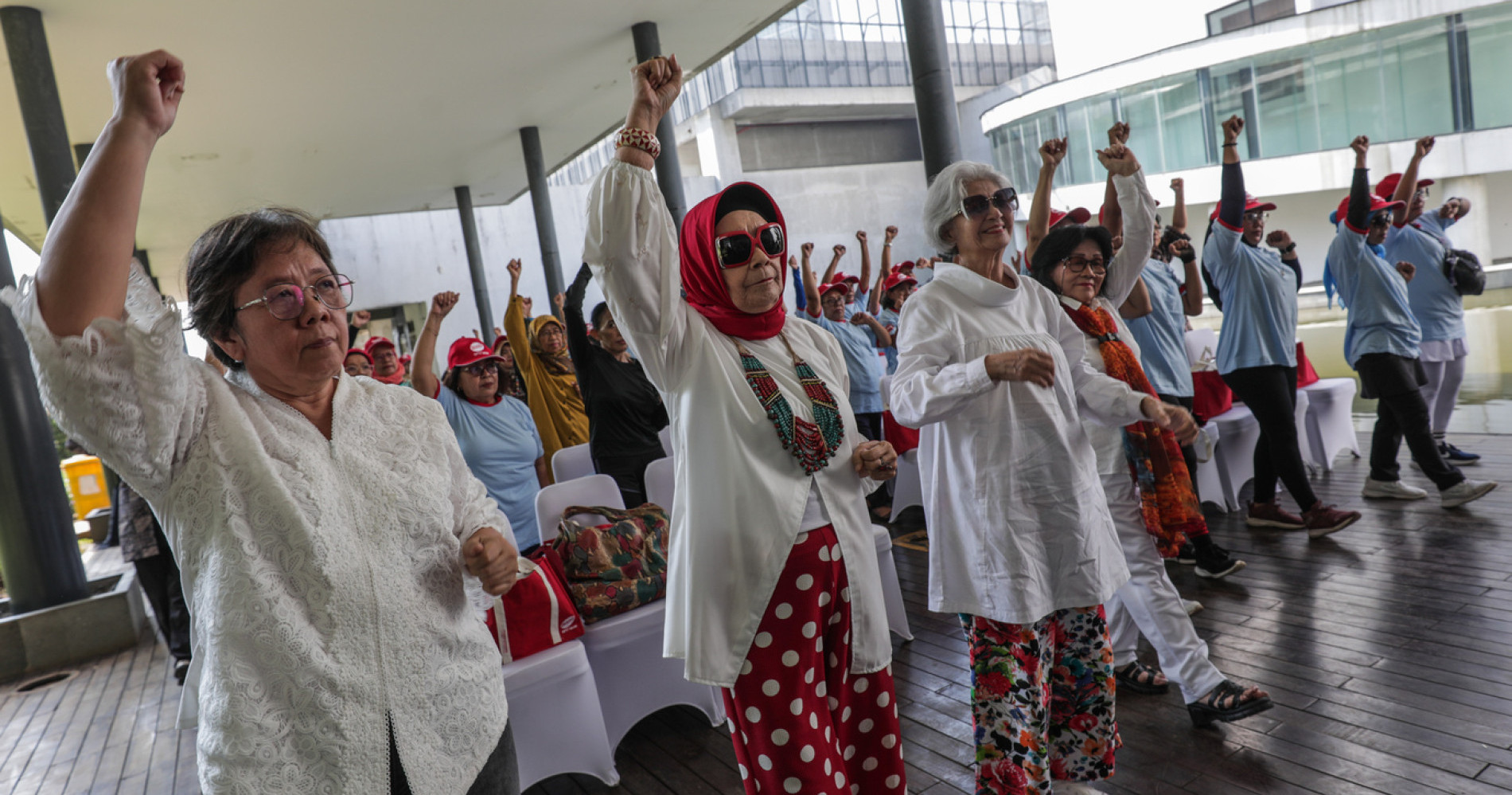 Tidak sedikit pekerja yang berencana untuk terus bekerja meski telah memasuki usia pensiun. Sumber: Bisnis Indonesia
