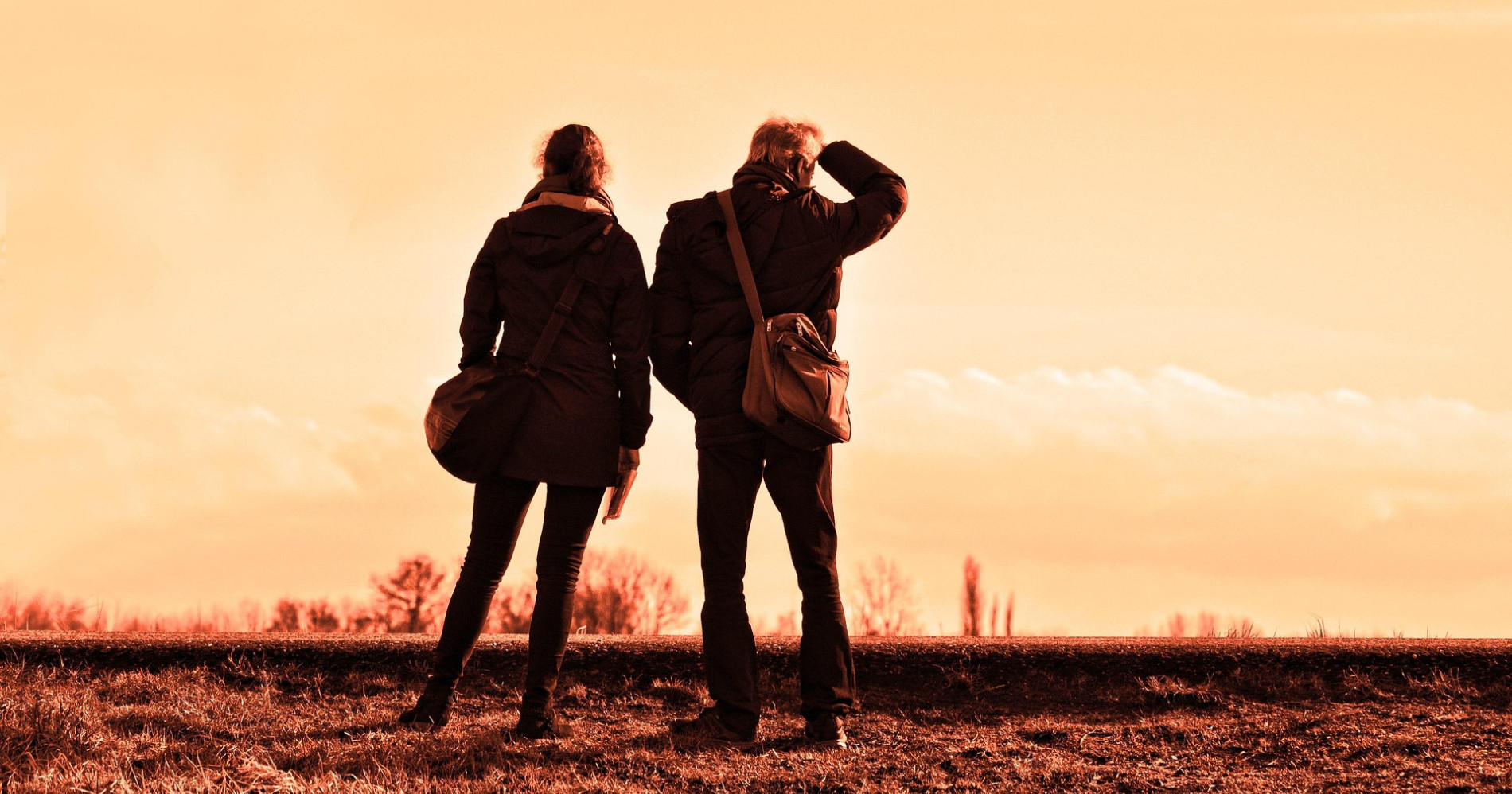 Ilustrasi Pendakian Bersama Pasangan (Sumber gambar : pixbay)