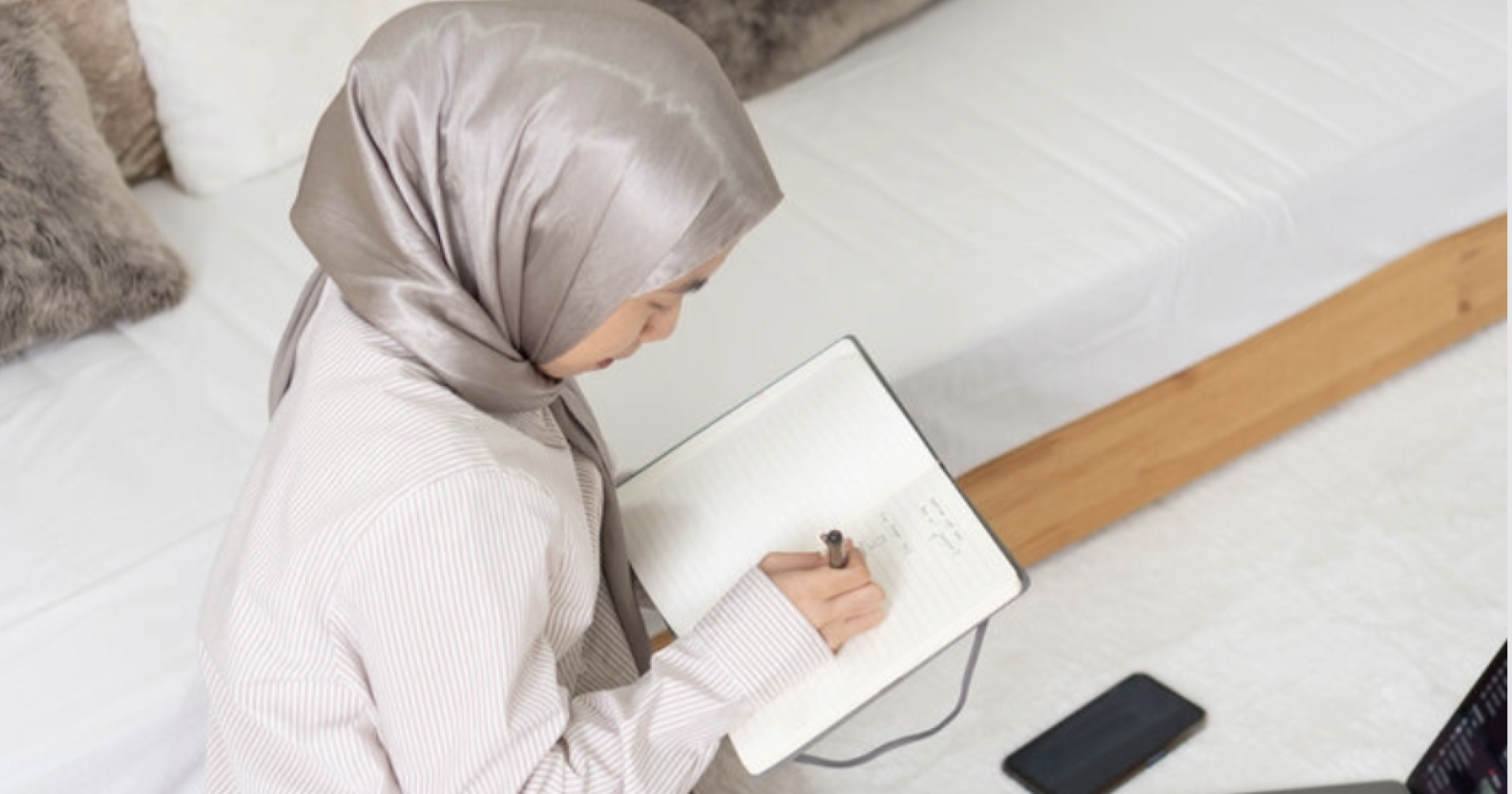 5 Tips Menulis Efektif dan Efisien Selama Ramadhan. Sumber Gambar Adobe Express