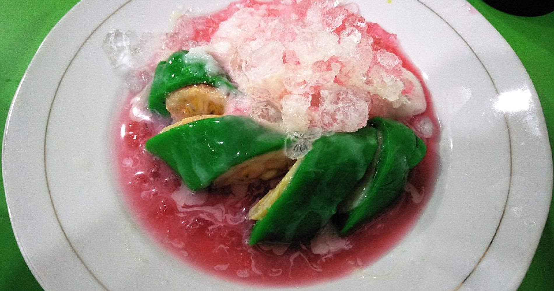 Sumber gambar: Ilustrasi Es Pisang Ijo (Wikimedia Commons)