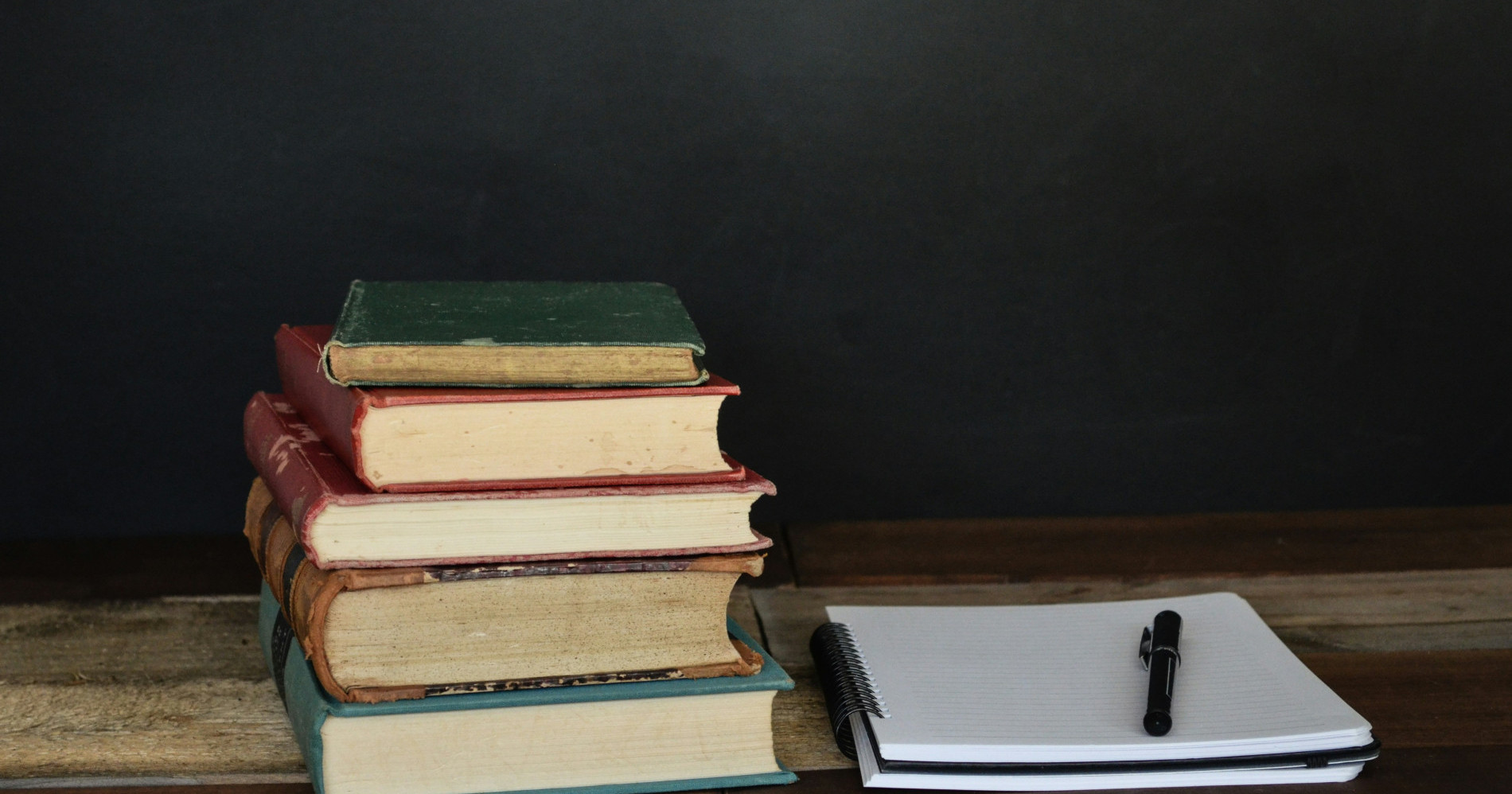 ilustrasi buku (Sumber: Unsplash.com/Debby hudson)