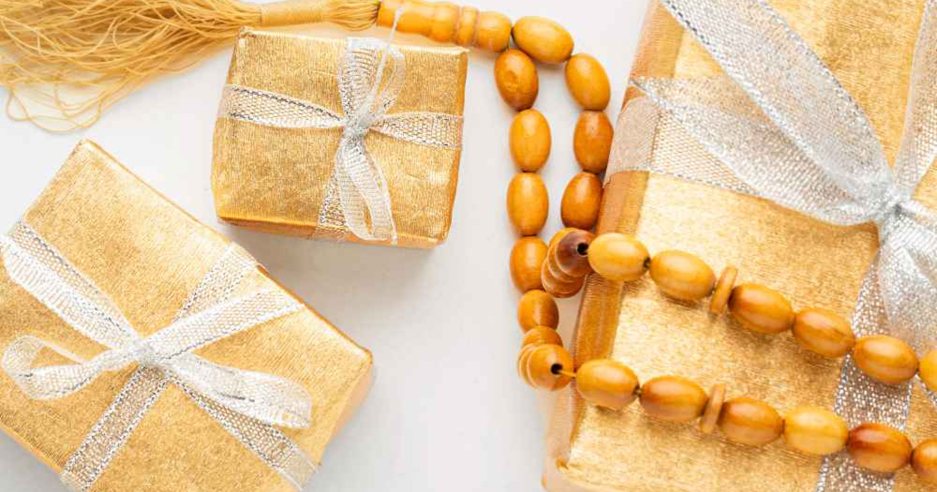 Ilustrasi orang sedang berbisnis hampers (Foto Freepik.com)