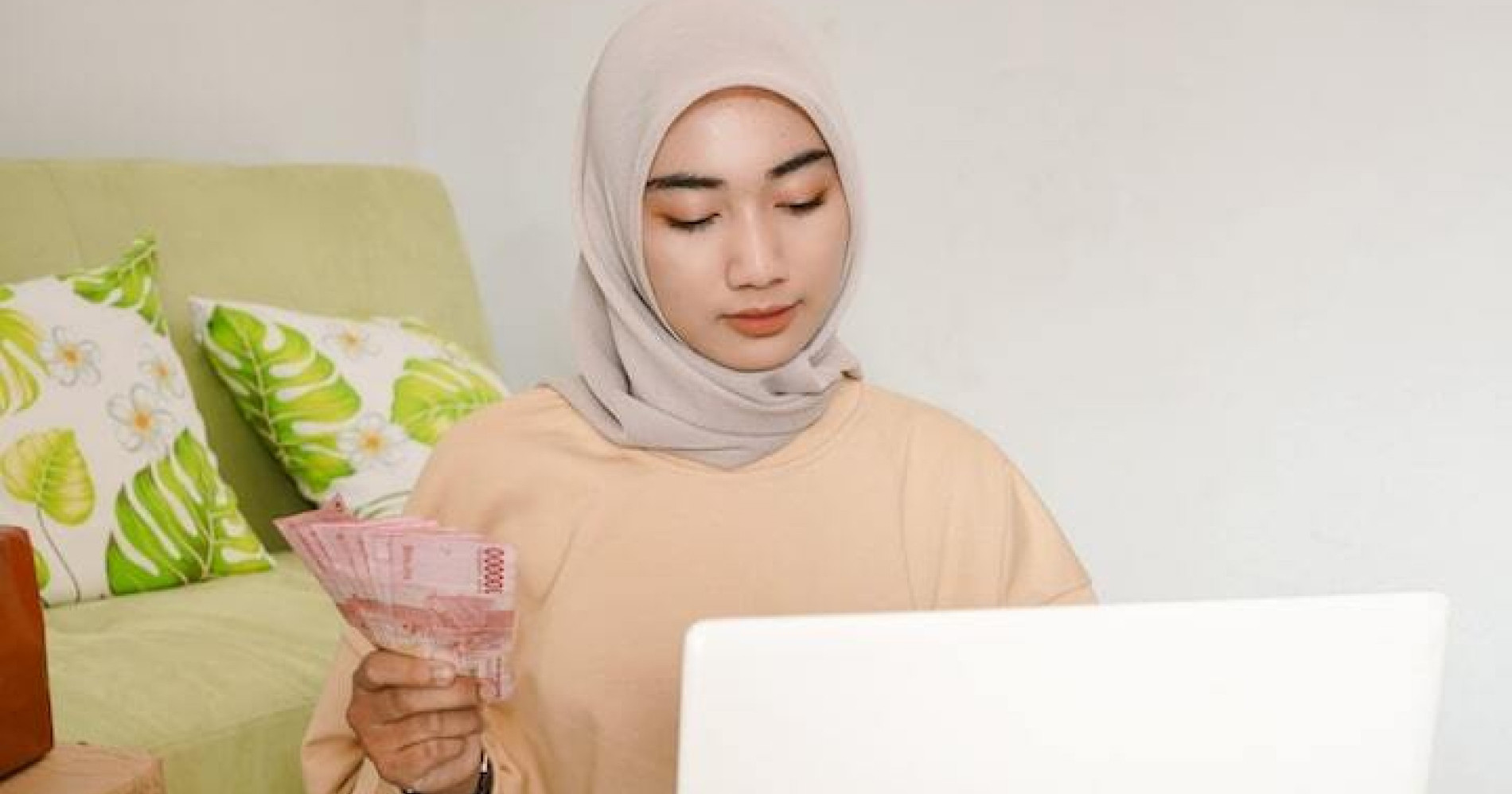 Ilustrasi Mencatat Pengeluaran Ramadan (Sumber gambar: Freepik)