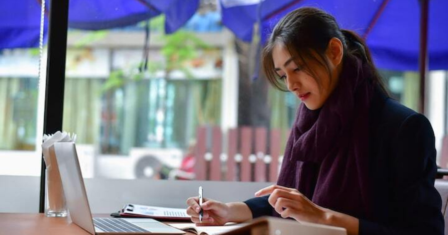 Menulis Esai Beasiswa dengan Fokus dan Percaya Diri (Sumber gambar: Freepik)