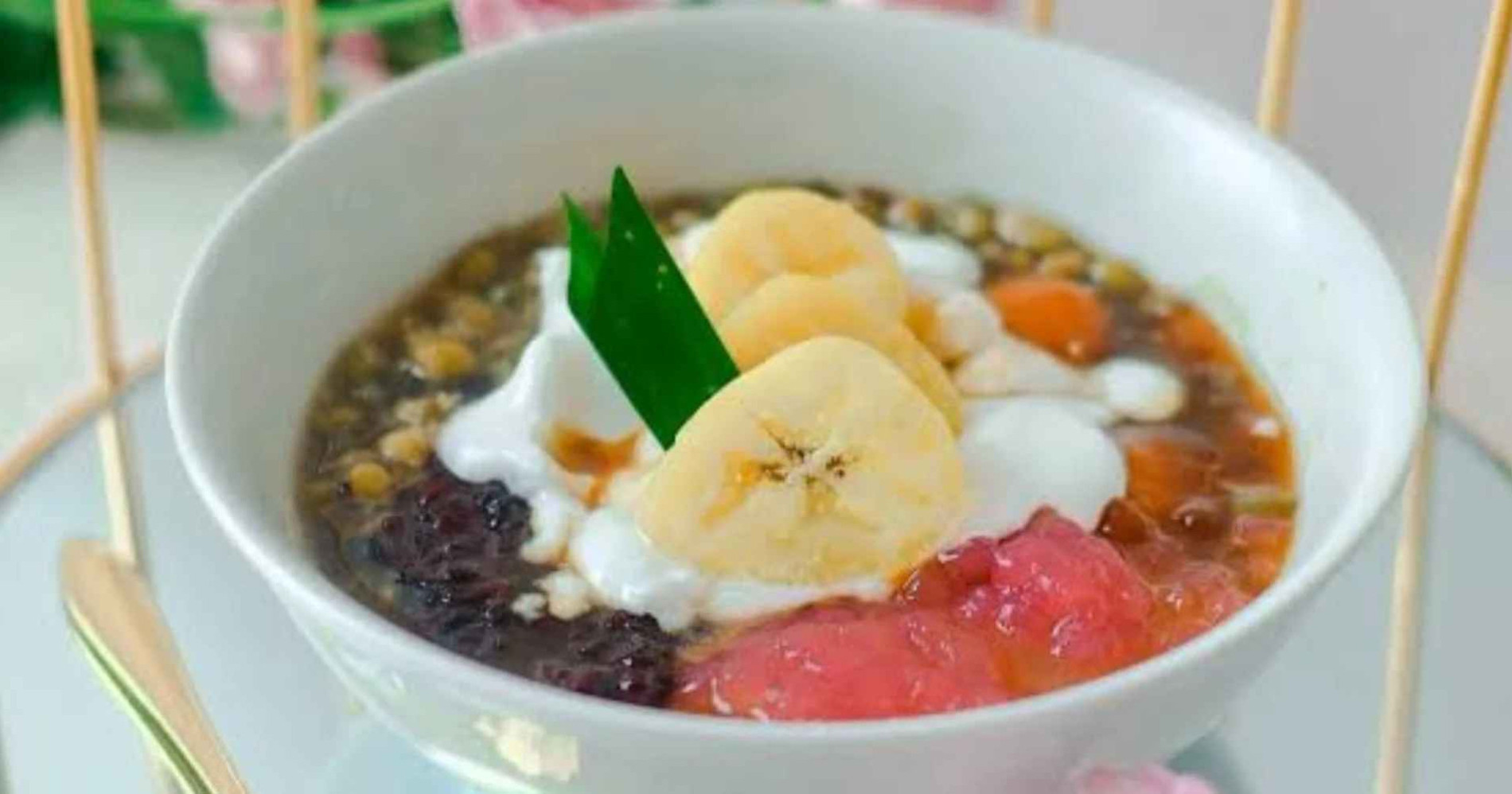 Jajanan tradisional khas Padang untuk menu berbuka puasa. (Sumber gambar: Hypeabis instagram @damakitchen_)