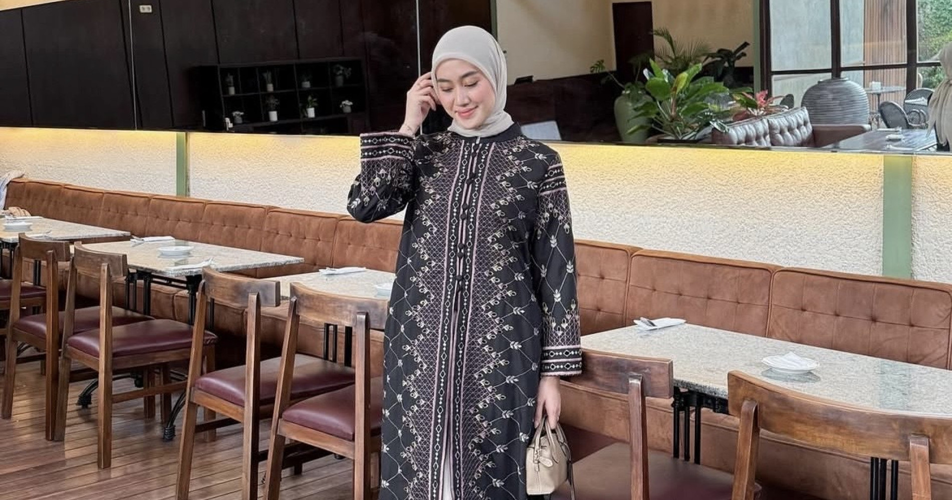 Fashion elegan Elnisha Boutique koleksi momen spesial (Sumber gambar: Freepik)