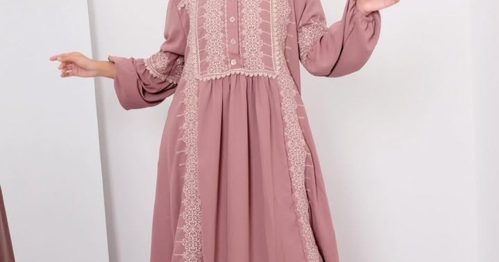 Gamis Elnisha Boutique (diambil dari instagram @elnishaboutique)