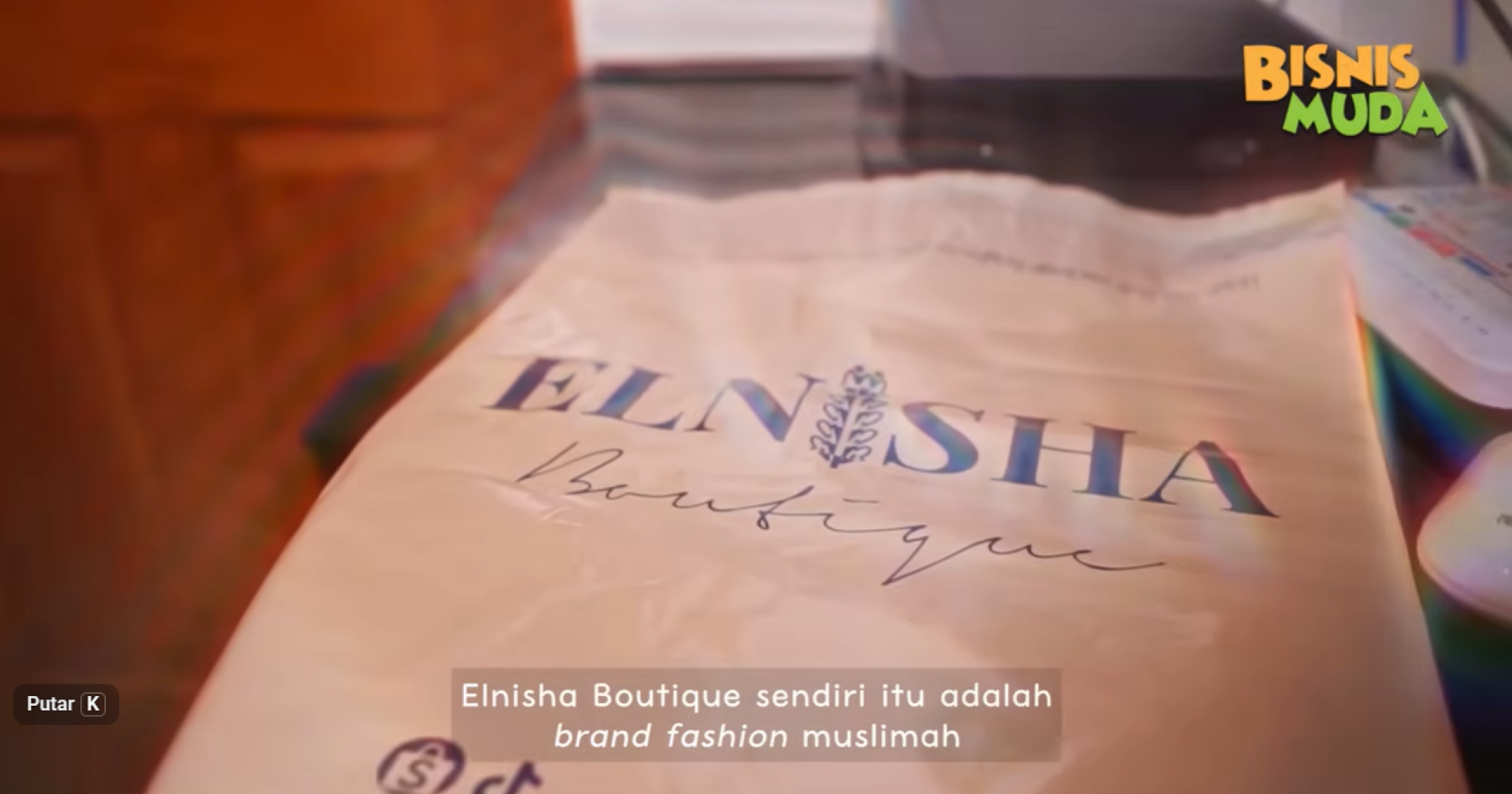 Sumber gambar: Screenshot YouTube Elnisha Boutique