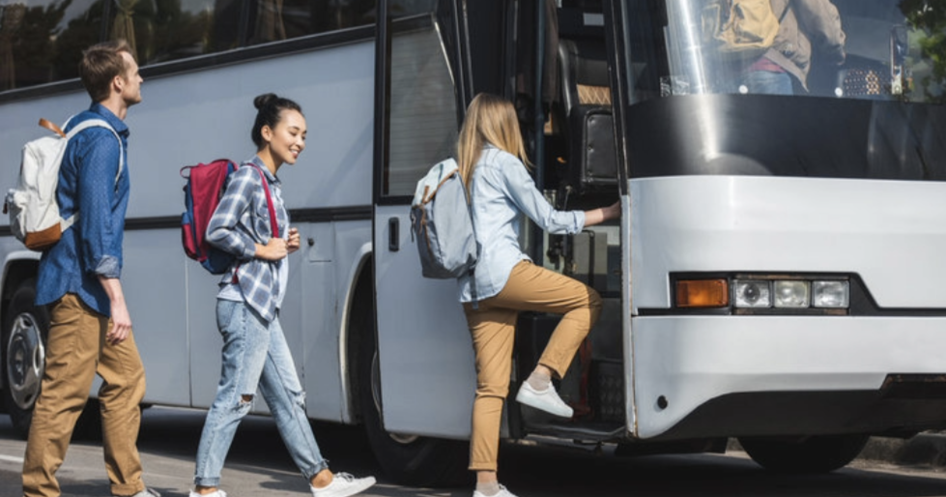 7 Tips Mudik Aman, Nyaman, dan Bermakna Karena Kenalan dengan Orang Baru. Sumber Gambar Adobe Express