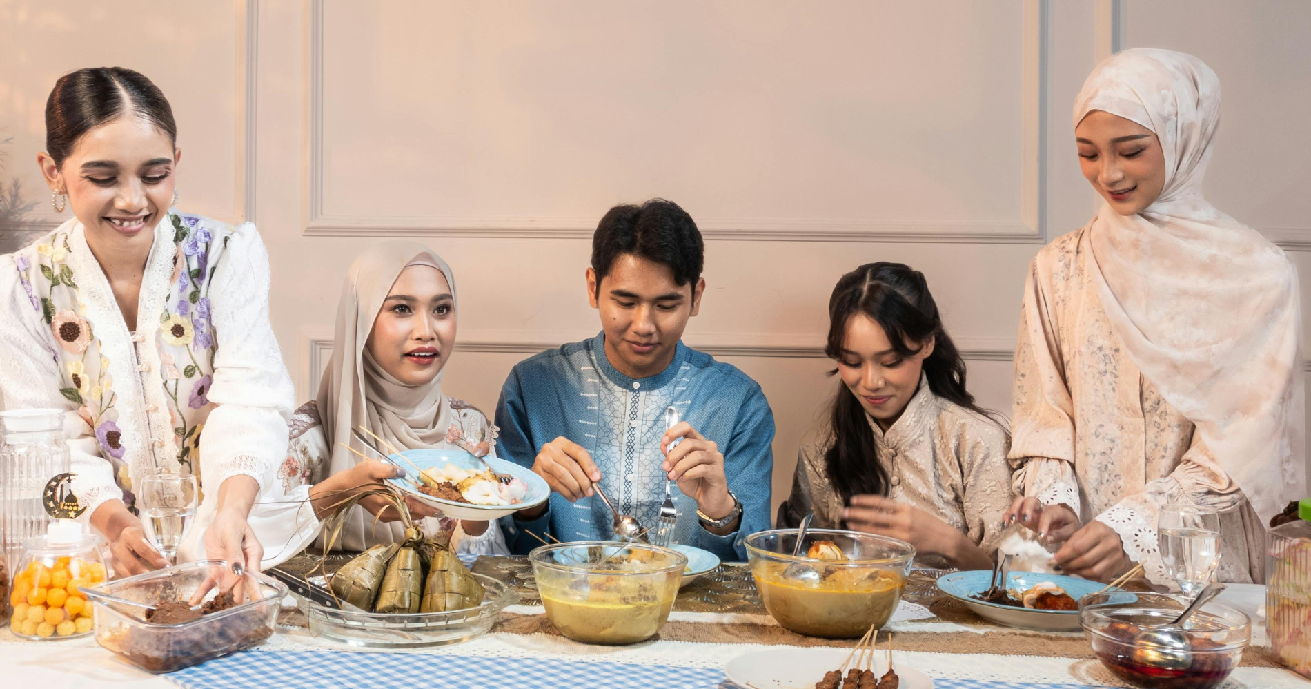 Baju lebaran/ Foto oleh Faisal Nurmansyah: https://www.pexels.com/