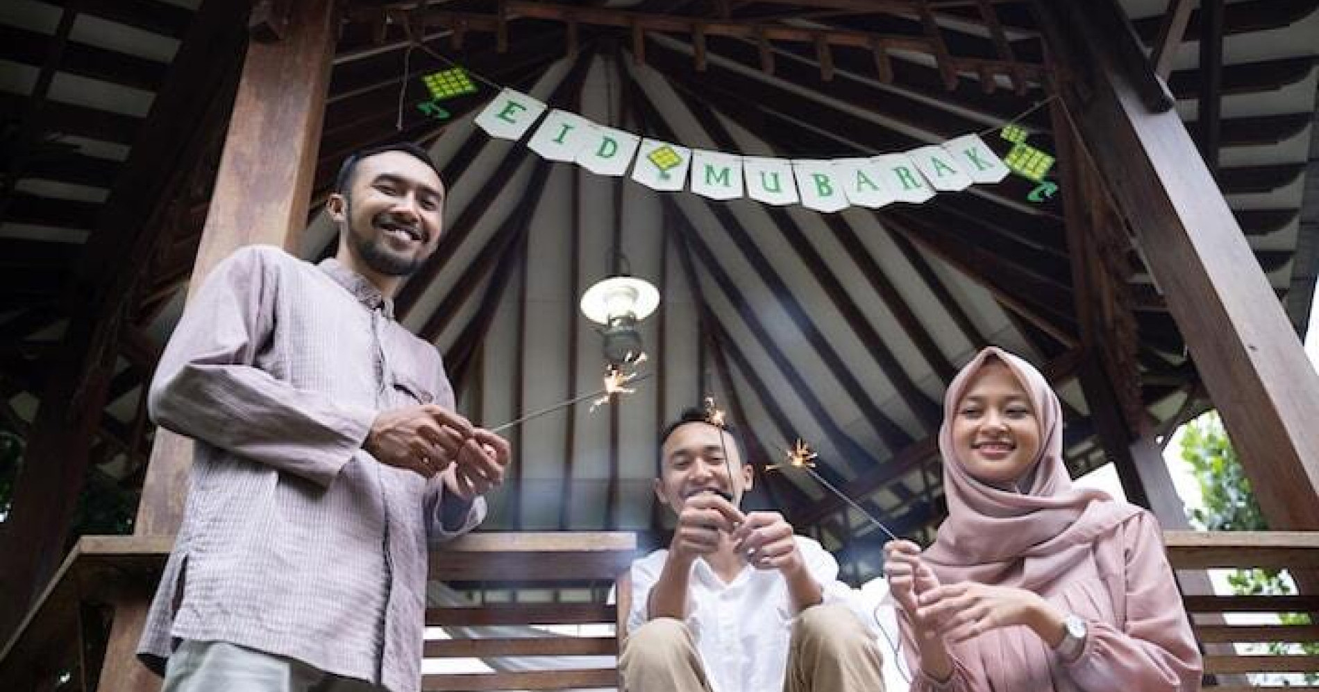 Ilustrasi Momen Kebersamaan di Hari Raya Idulfitri (Sumber gambar: Freepik)