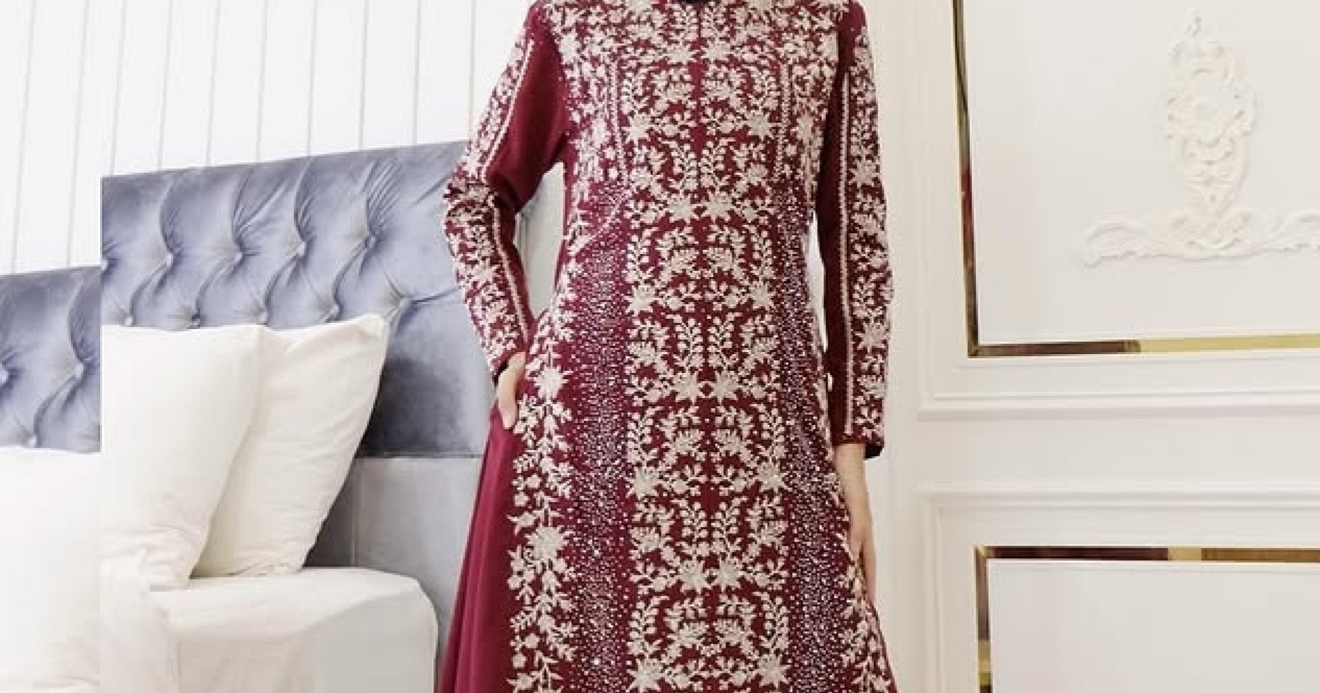 Ilustrasi memberikan oleh-oleh dari produk Elnisha Boutique (Instagram @elnishaboutique)