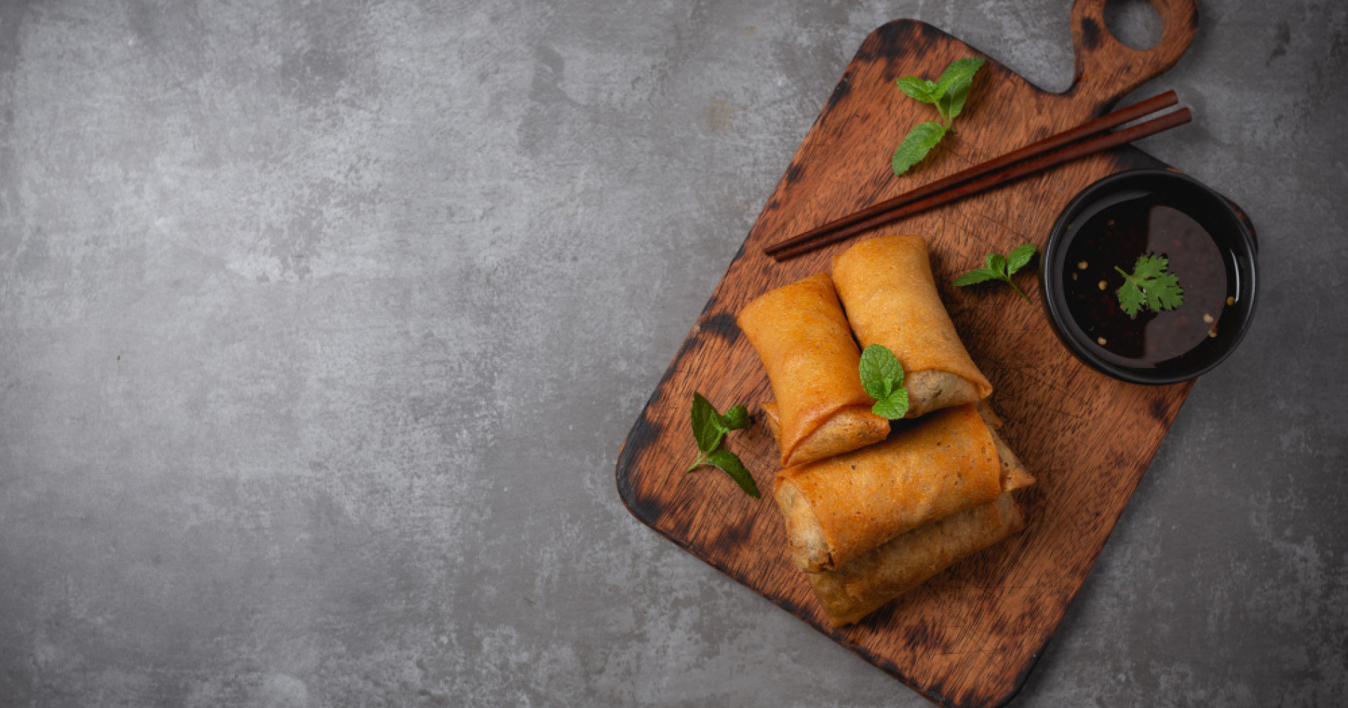 Ilustrasi lumpia sebagai salah satu kuliner khas Semarang (Sumber gambar : freepik.com)