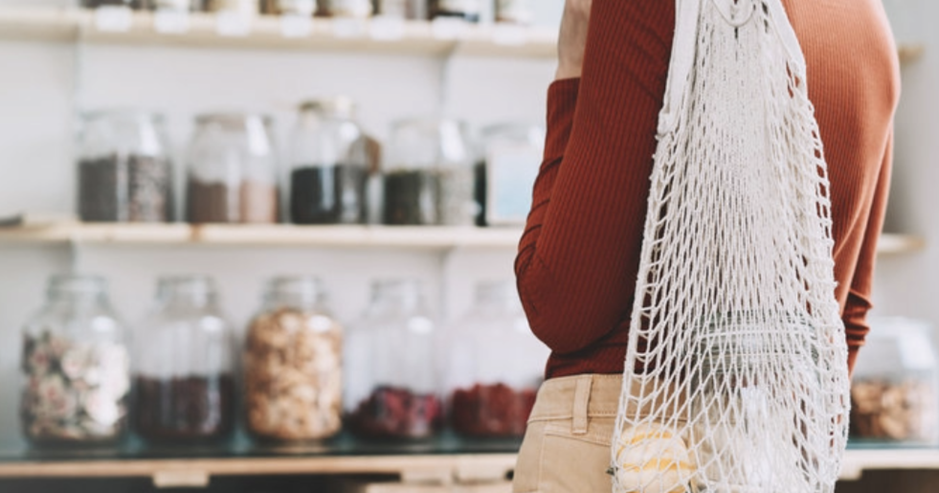 7 Manajemen Menghadapi Kenaikan Harga Plastik Bagi UMKM. Sumber Gambar Adobe Express.