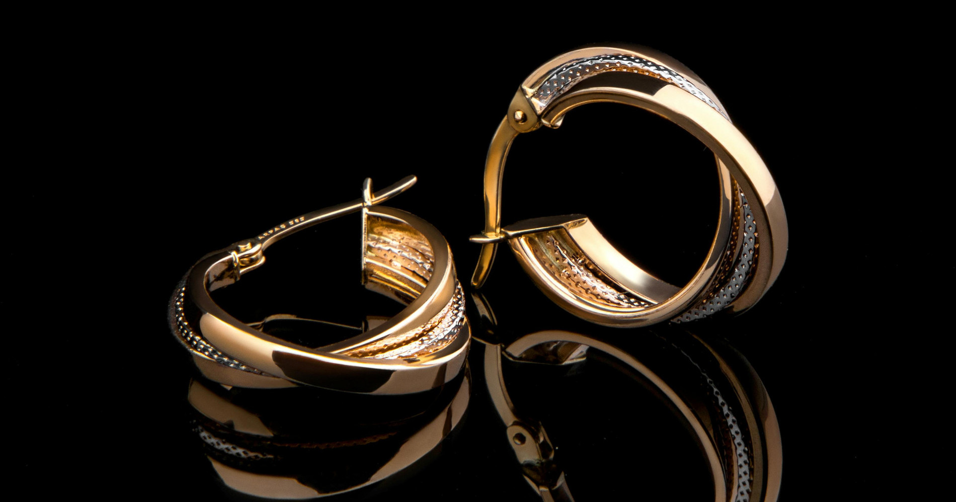 Perhiasan emas/Foto oleh Dima Valkov: pexels.com