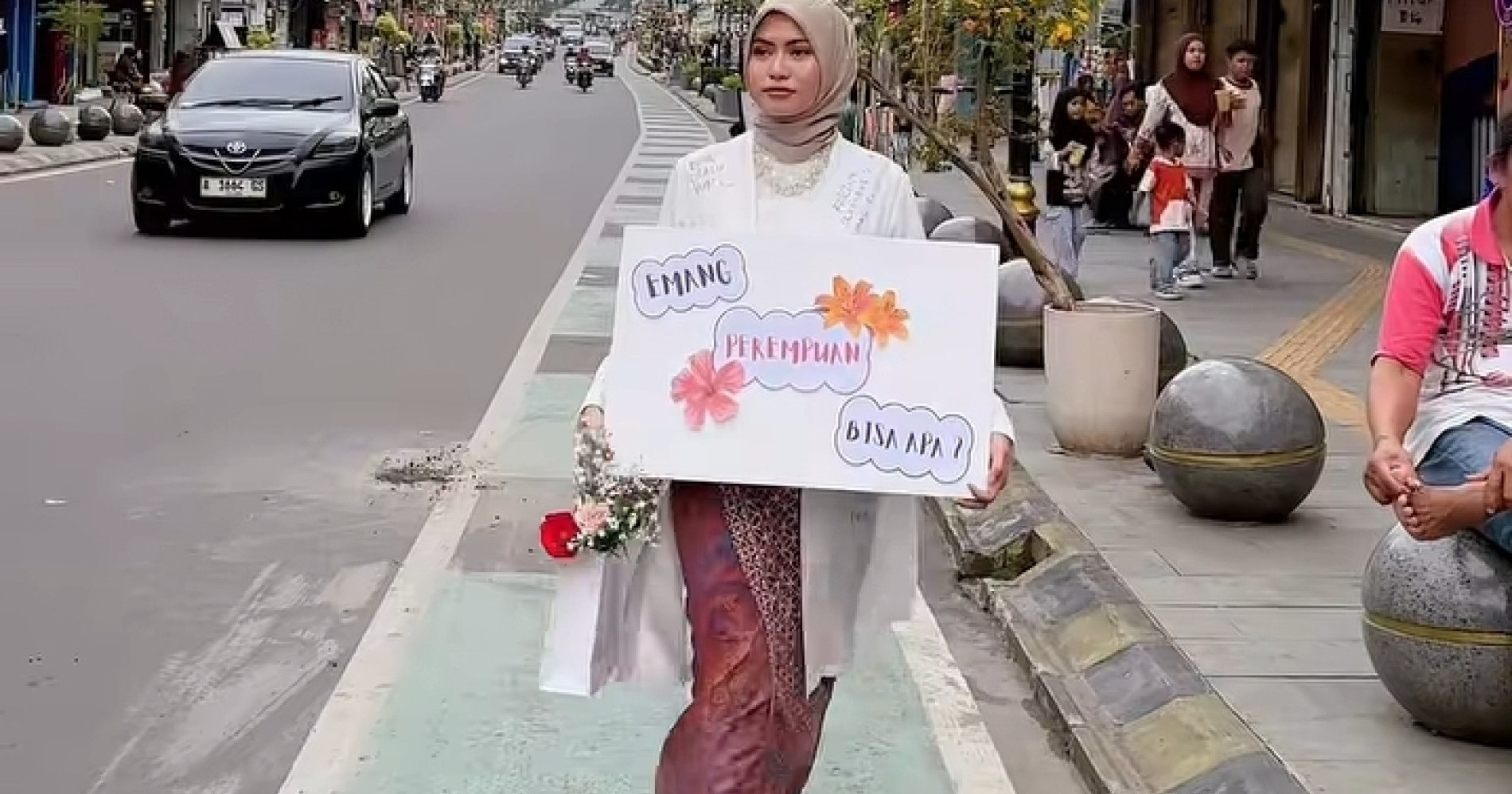 Hari Kartini foto dari instagram @womenwear