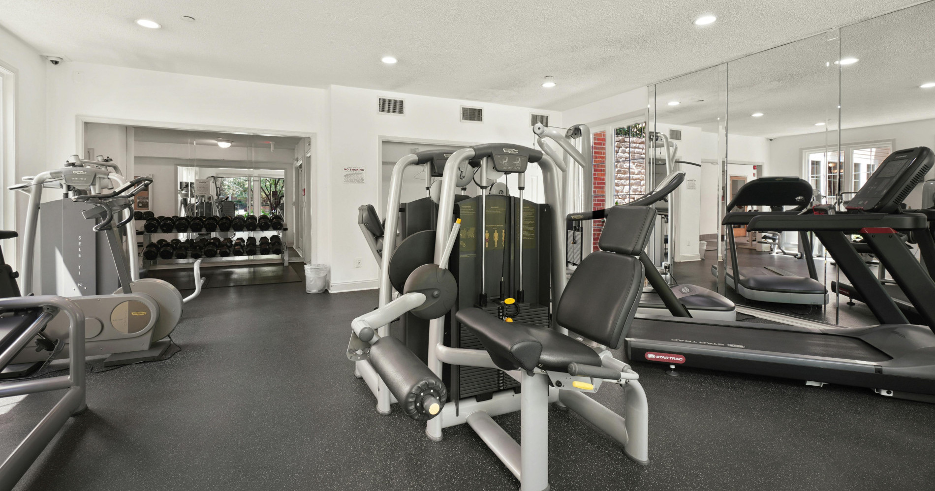 Gambar alat gym oleh hi room by pexels.com