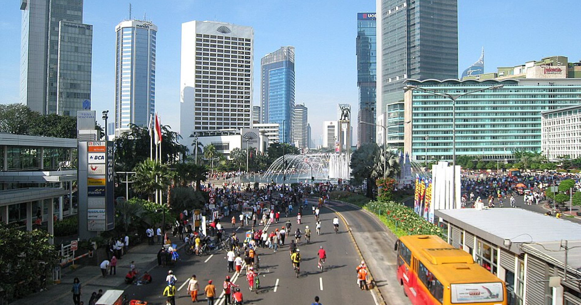 Ilustrasi orang sedang mengikuti Car Free Day di Jakarta (Foto Wikimedia Commons)