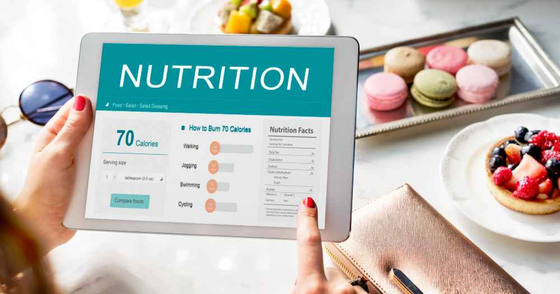 Ilustrasi membaca label nutrisi makanan (Foto Freepik.com)