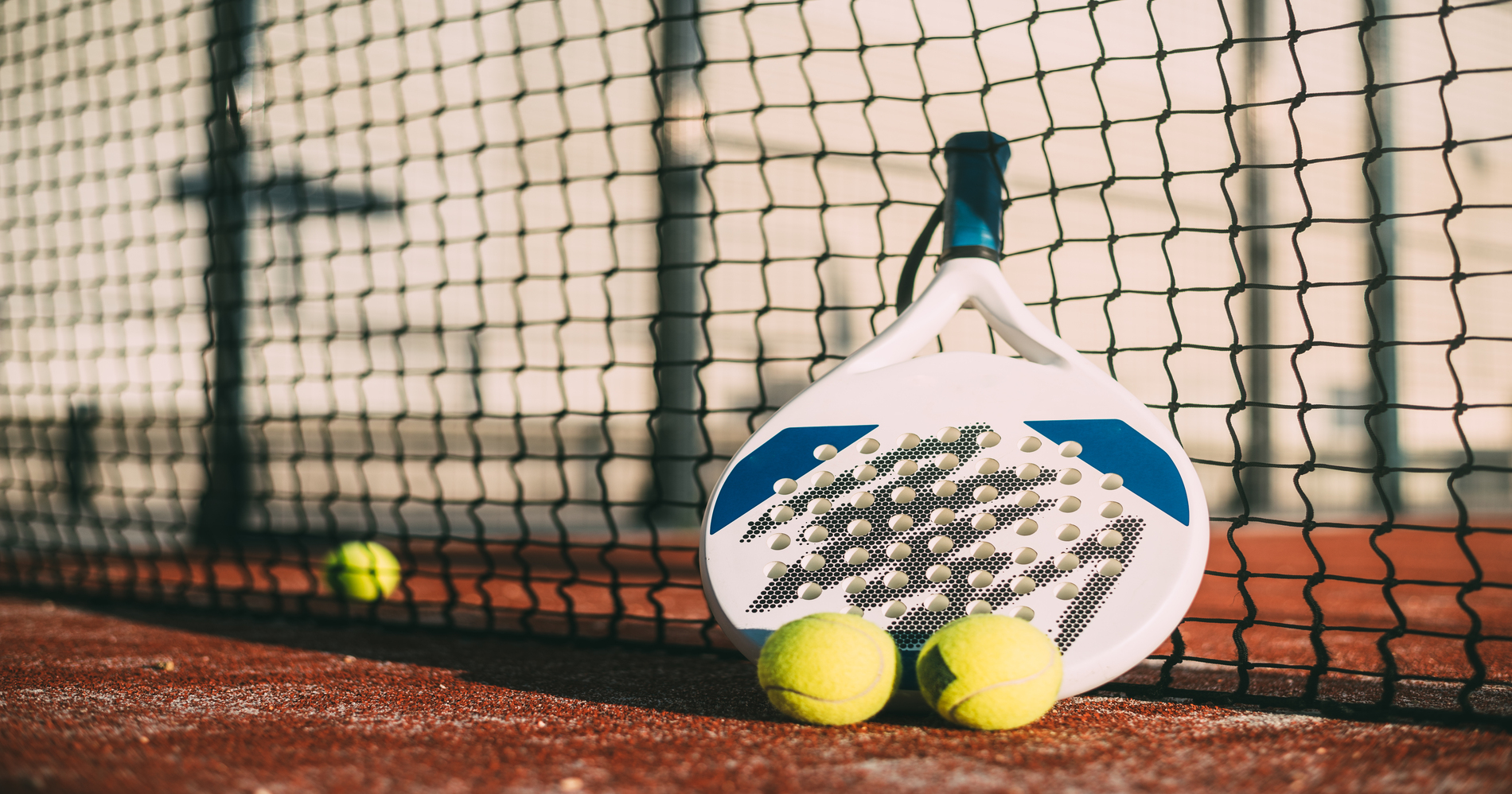 Illustrasi padel (Sumber: Freepik)