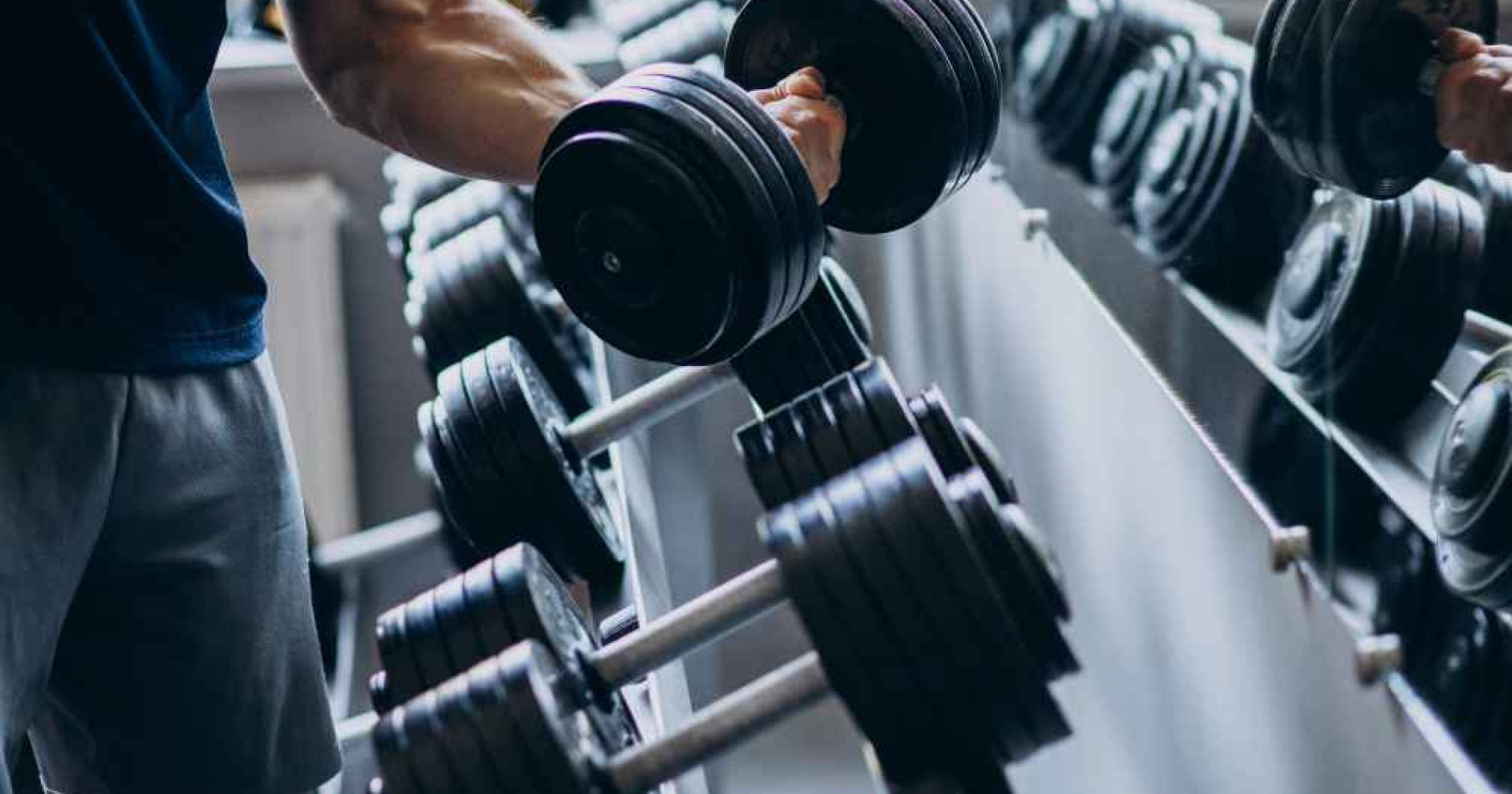 Ilustrasi orang lagi gym (Foto Freepik.com)
