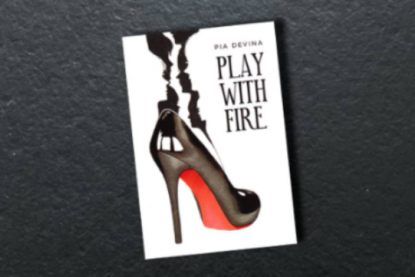 Pia Devina Menghadirkan Kisah Romantis yang Memikat dalam Novel Play With Fire